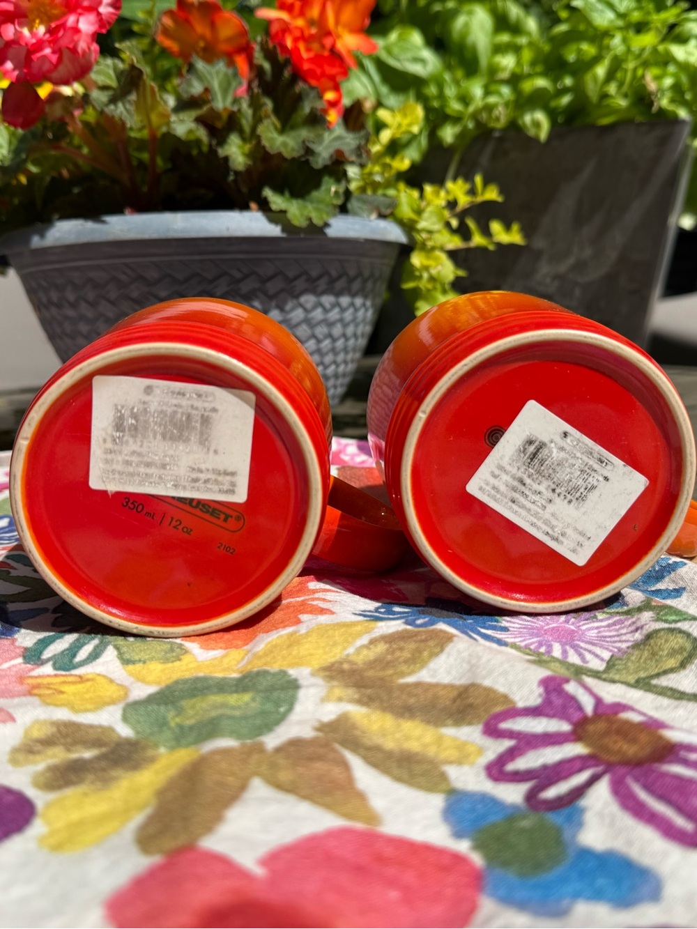NWT Le Creuset Vibrant ‘Flame’ Orange Ombré Stoneware Mugs - Set of 2 - Picture 4 of 4